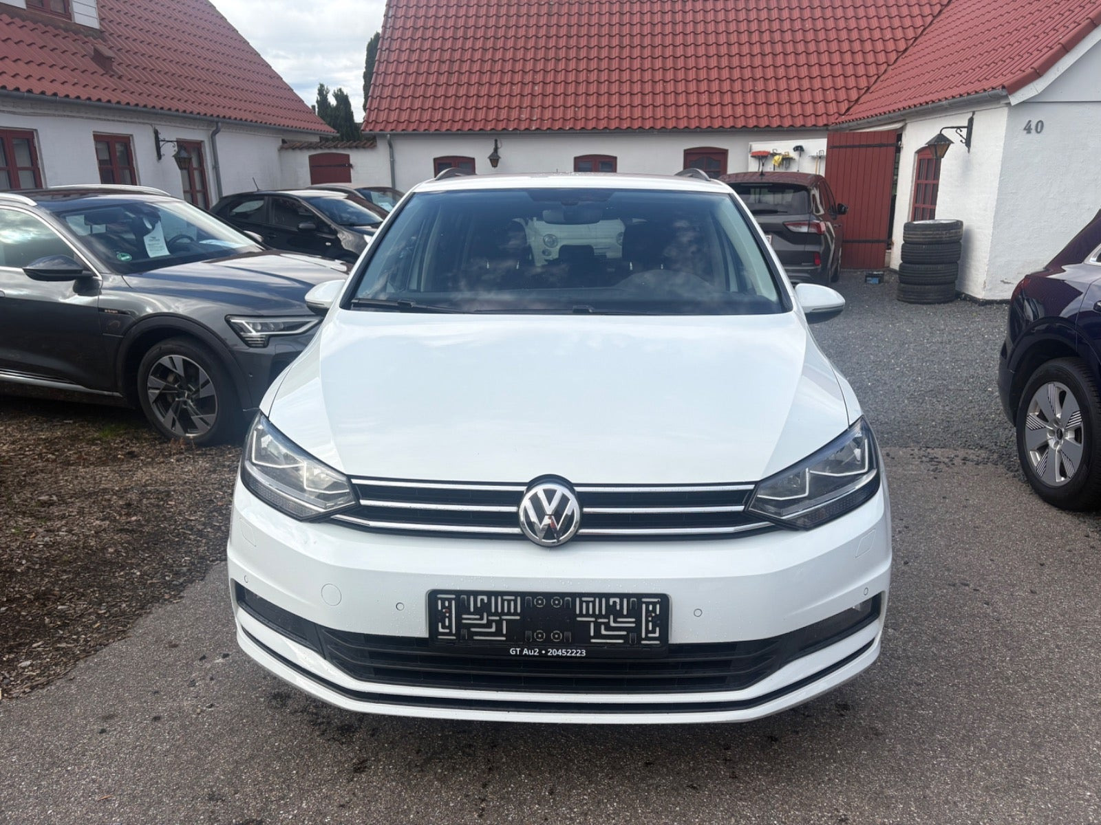 Hvid VW Touran fra 2018