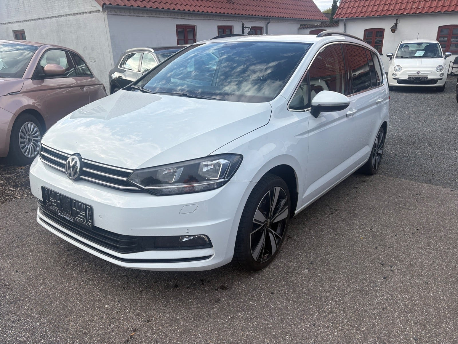 Hvid VW Touran fra 2018