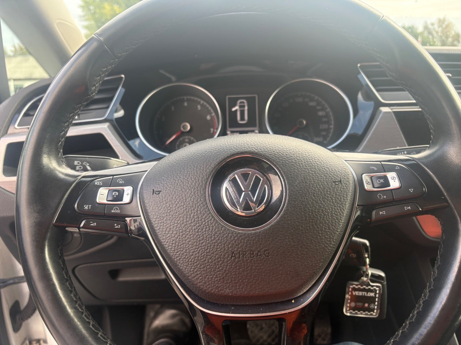 Hvid VW Touran fra 2018