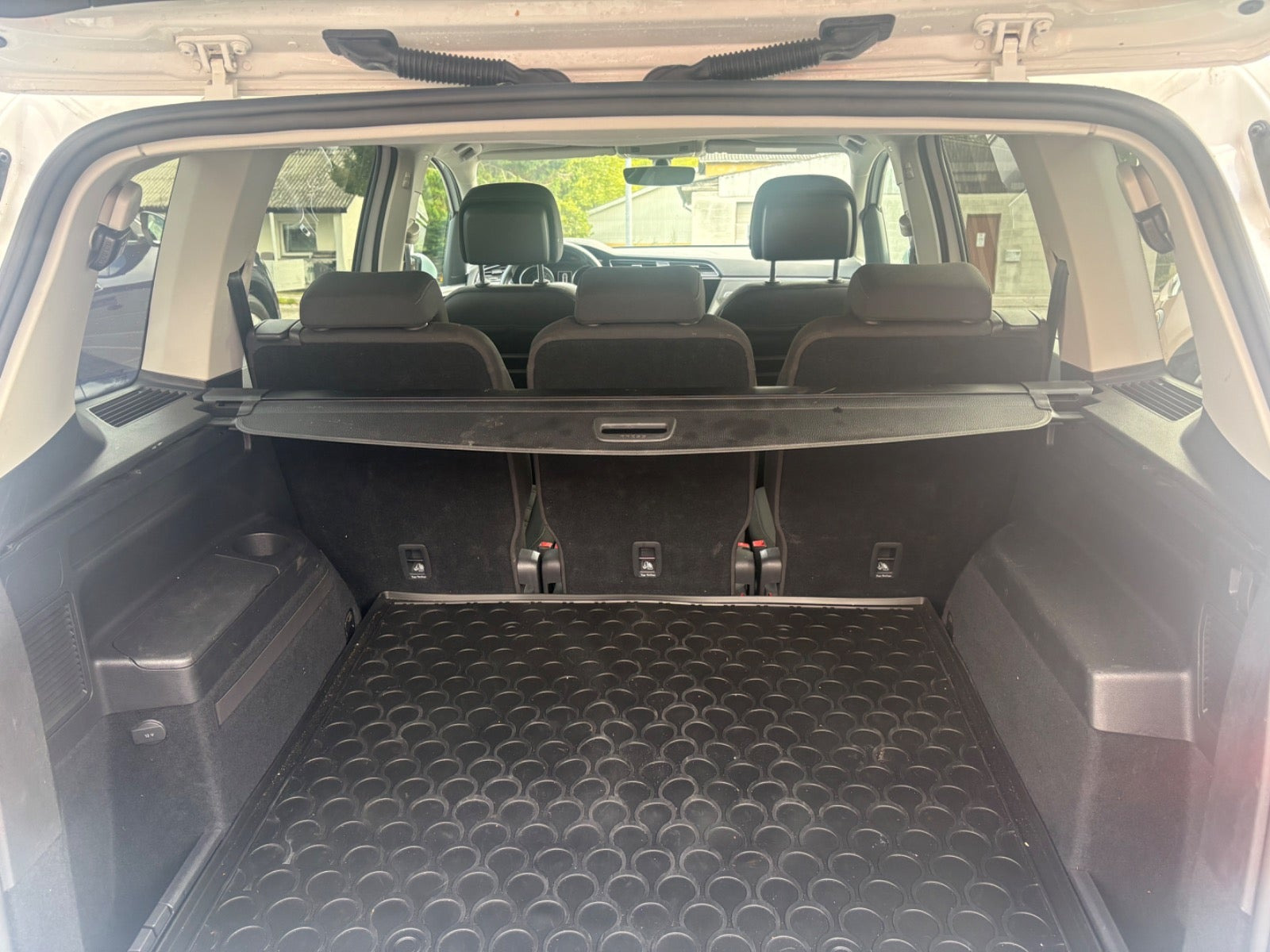 Hvid VW Touran fra 2018
