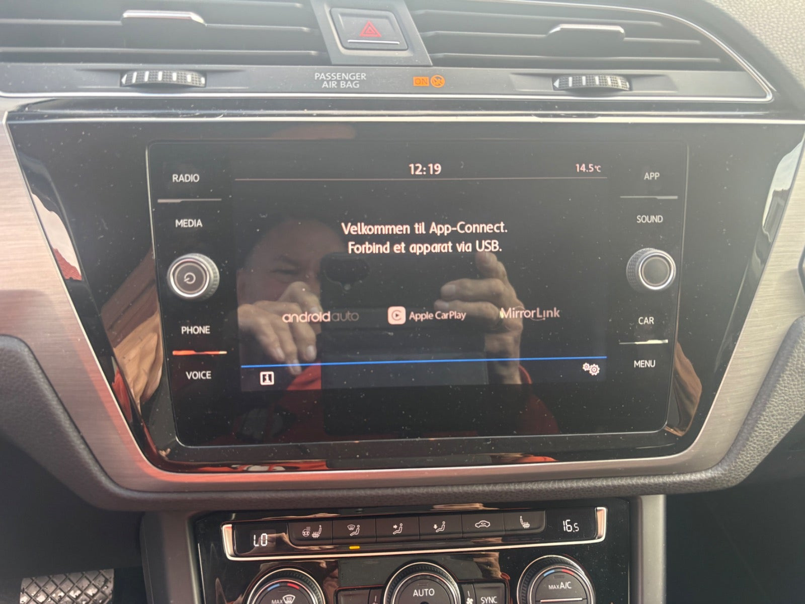 Hvid VW Touran fra 2018