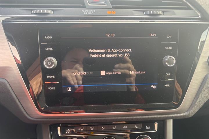 Hvid VW Touran fra 2018
