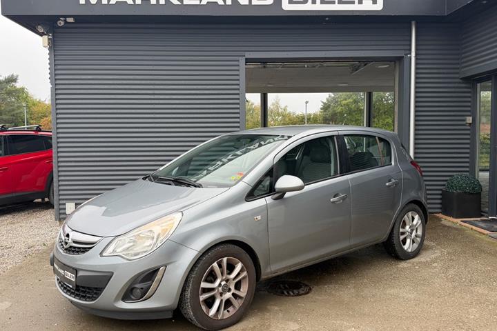 Grå Opel Corsa fra 2013