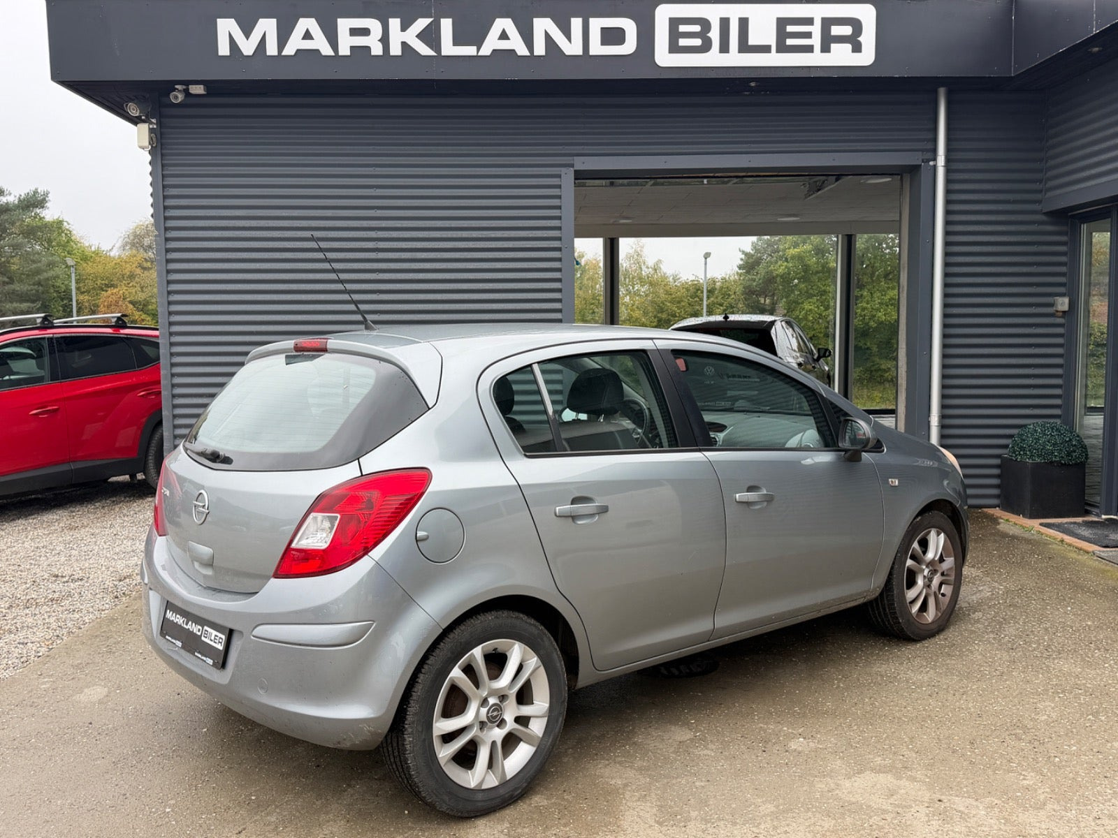 Grå Opel Corsa fra 2013