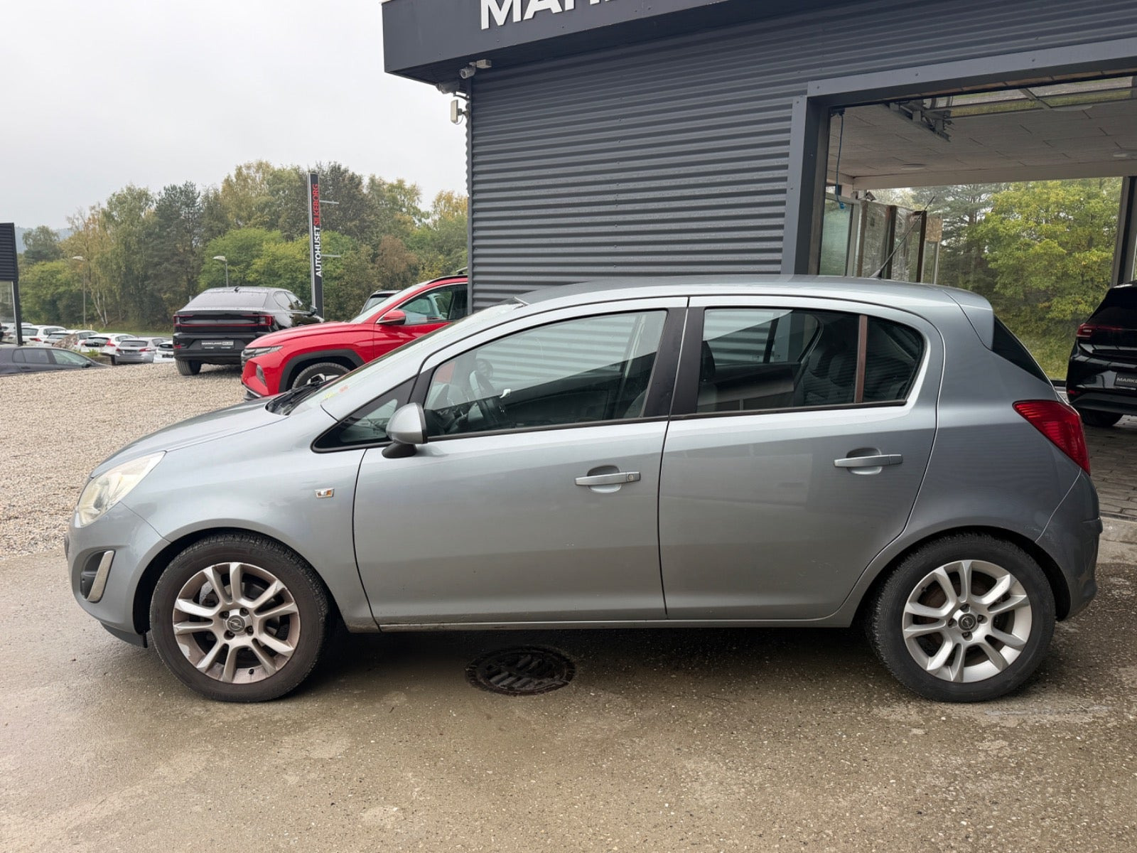 Grå Opel Corsa fra 2013
