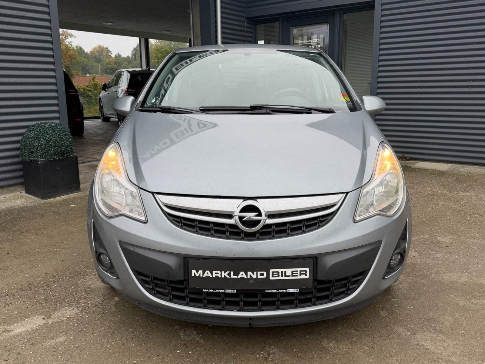Grå Opel Corsa fra 2013