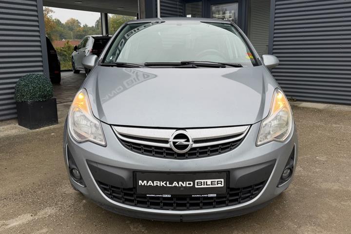 Grå Opel Corsa fra 2013