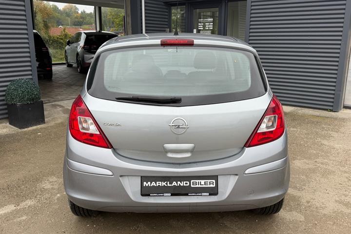Grå Opel Corsa fra 2013