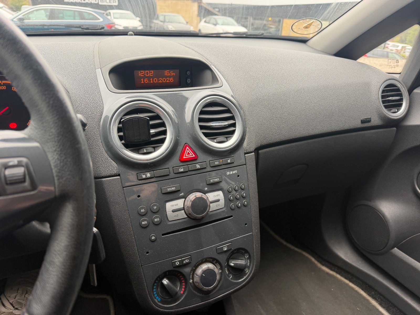Grå Opel Corsa fra 2013