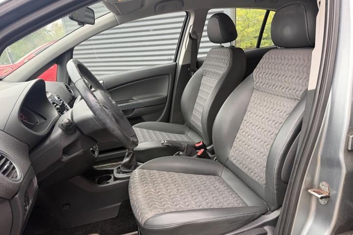 Grå Opel Corsa fra 2013