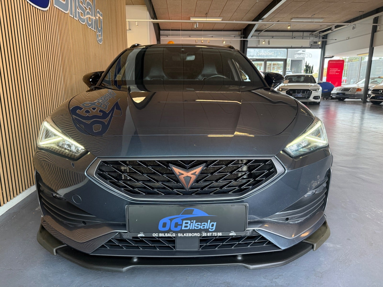 Grå Cupra Leon fra 2021