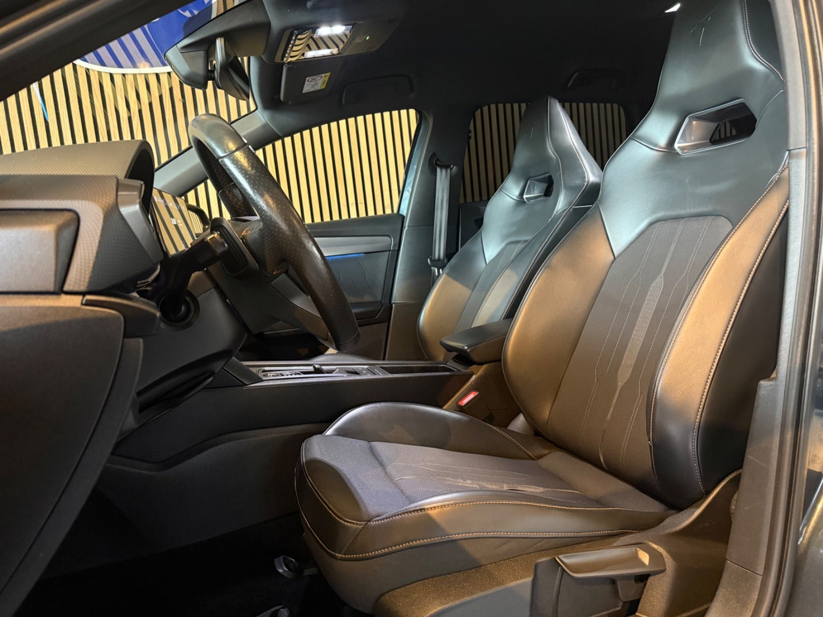 Grå Cupra Leon fra 2021