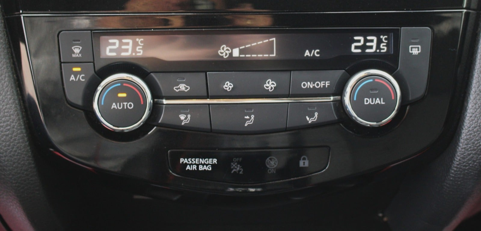 Sort Nissan Qashqai fra 2019