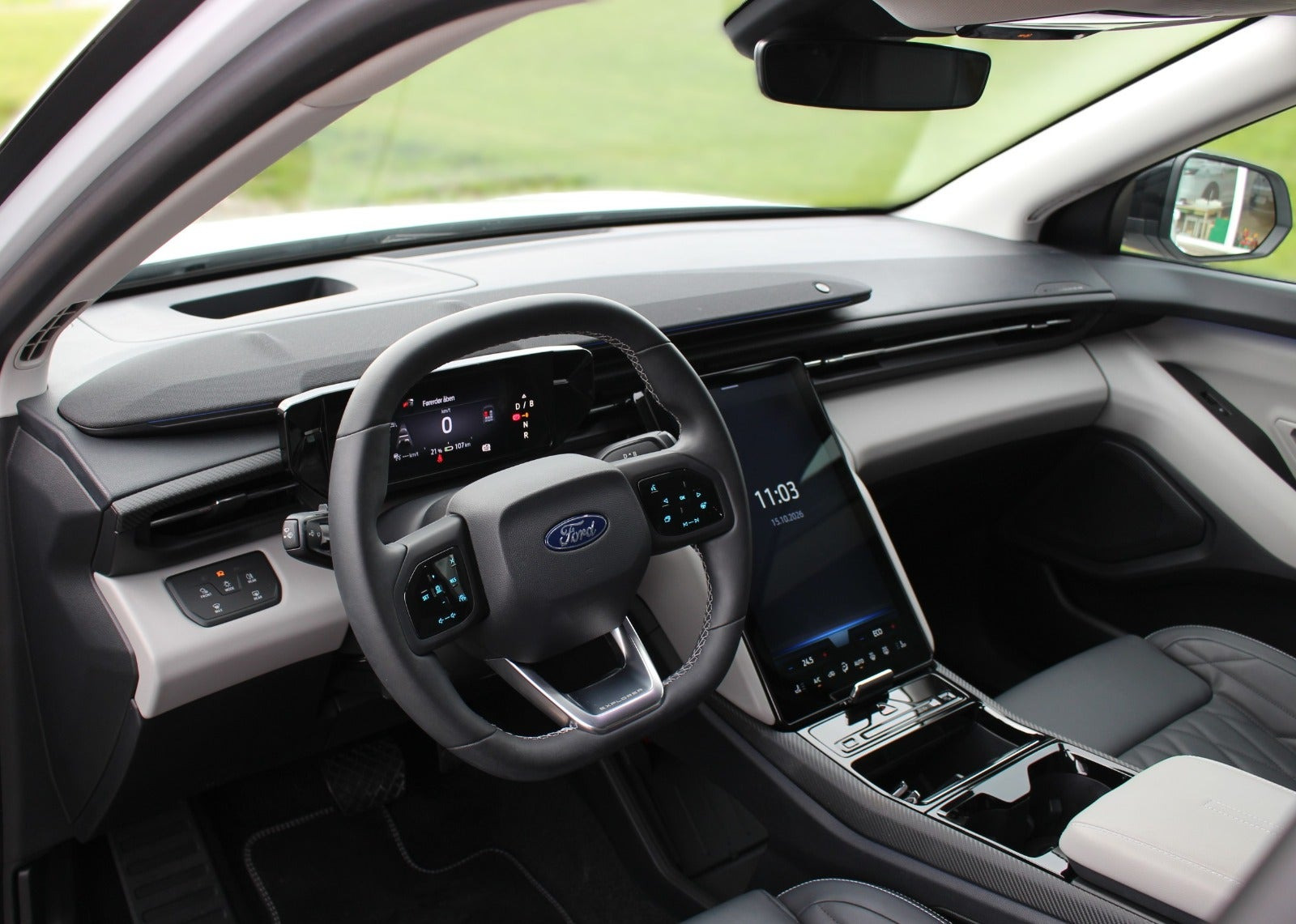 Hvid Ford Explorer fra 2025
