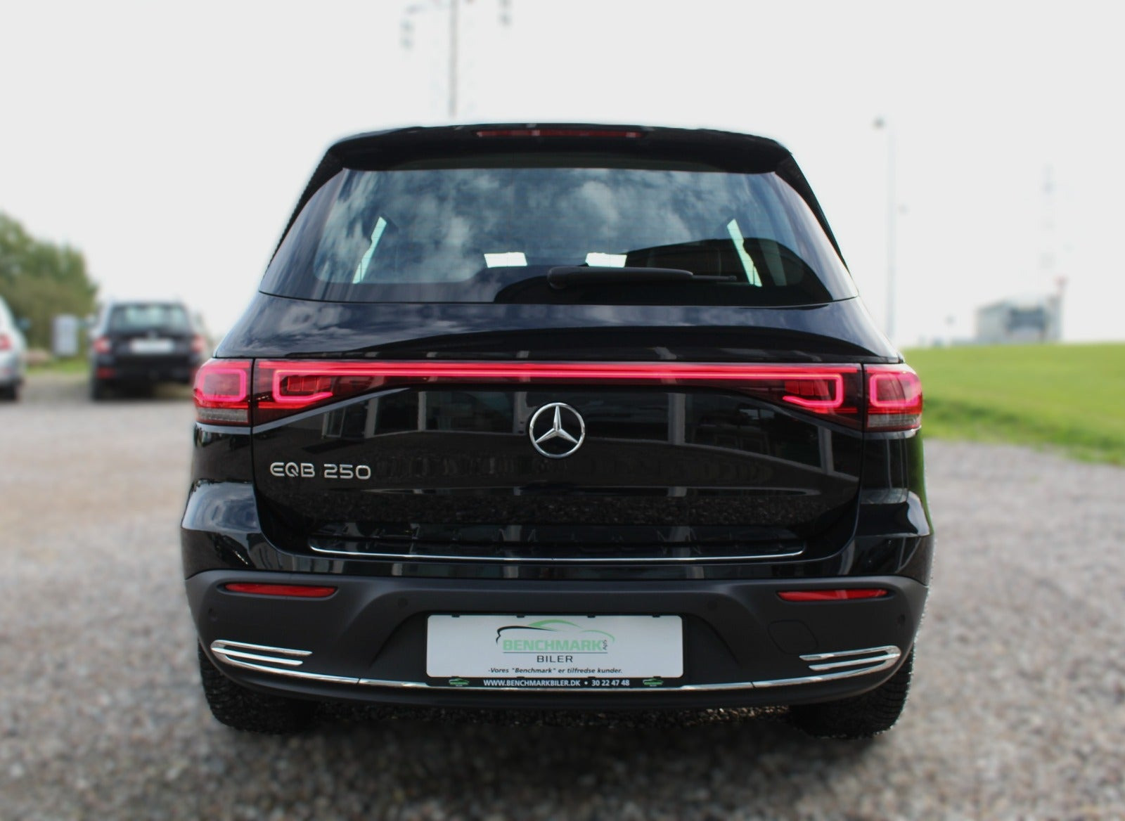 Sort Mercedes EQB250 fra 2023