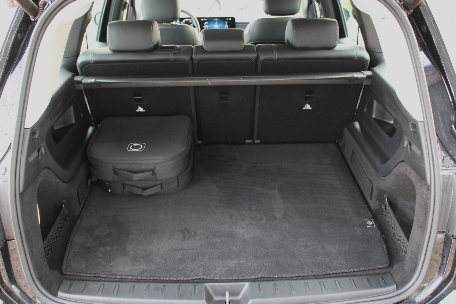 Sort Mercedes EQB250 fra 2023