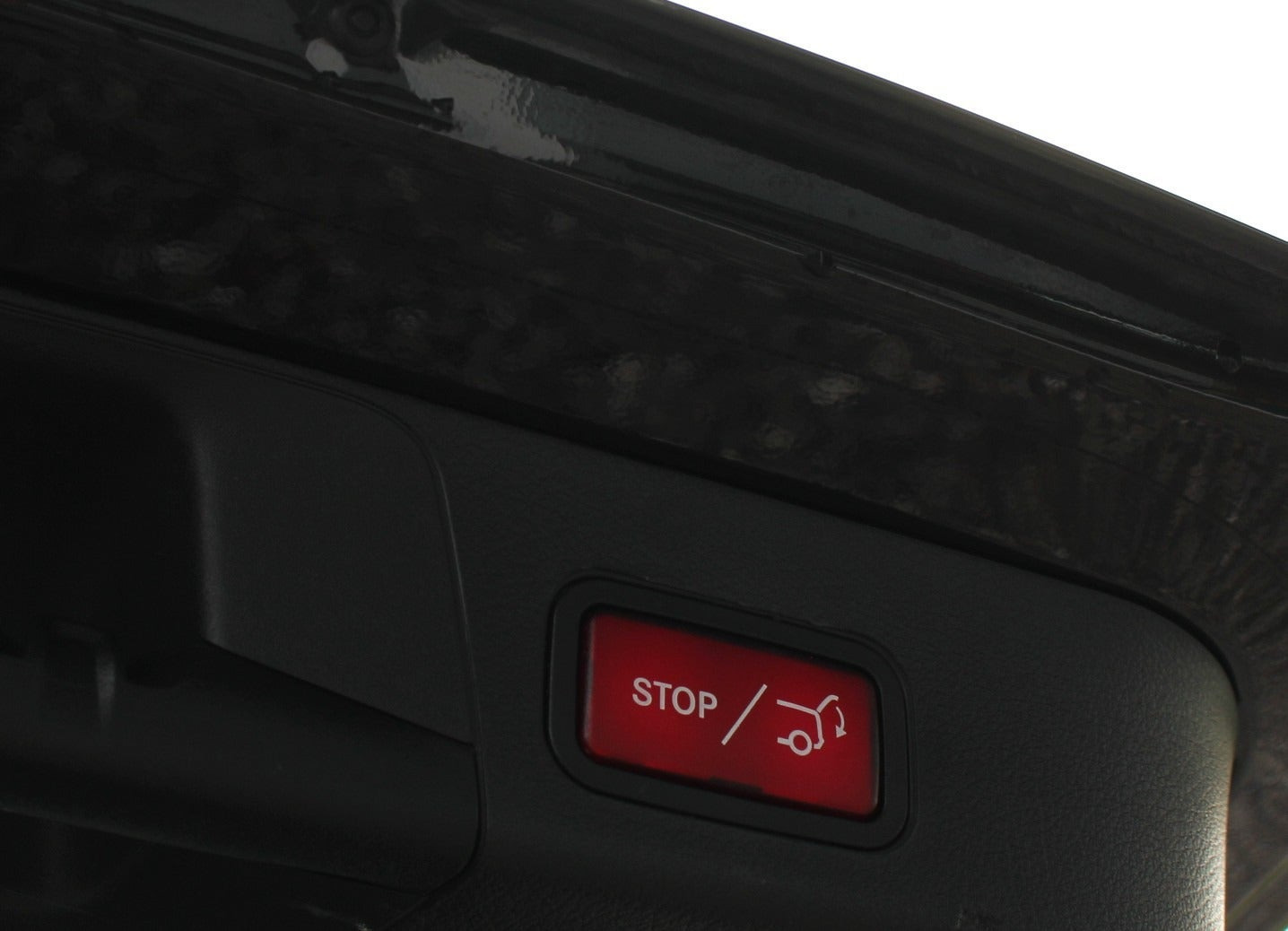 Sort Mercedes EQB250 fra 2023