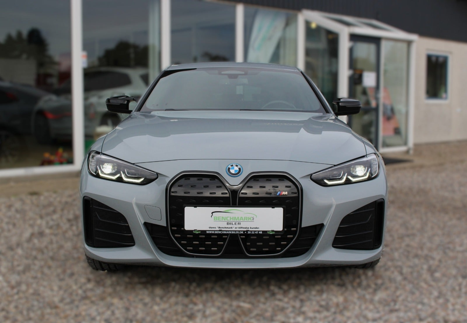 Grå BMW i4 fra 2023