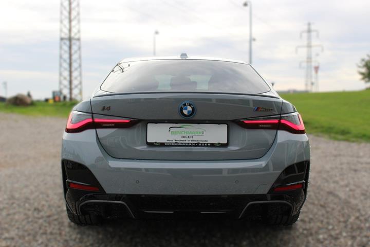 Grå BMW i4 fra 2023