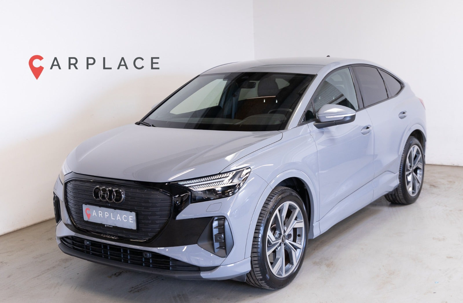 Grå Audi Q4 e-tron fra 2024