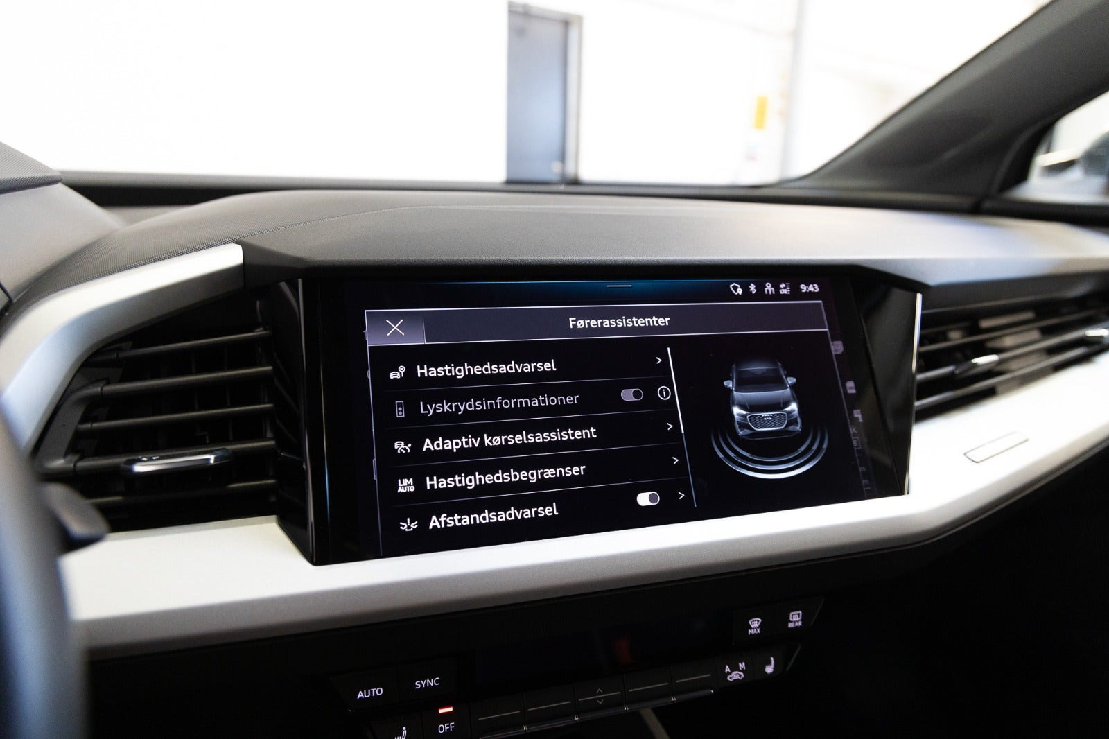 Grå Audi Q4 e-tron fra 2024