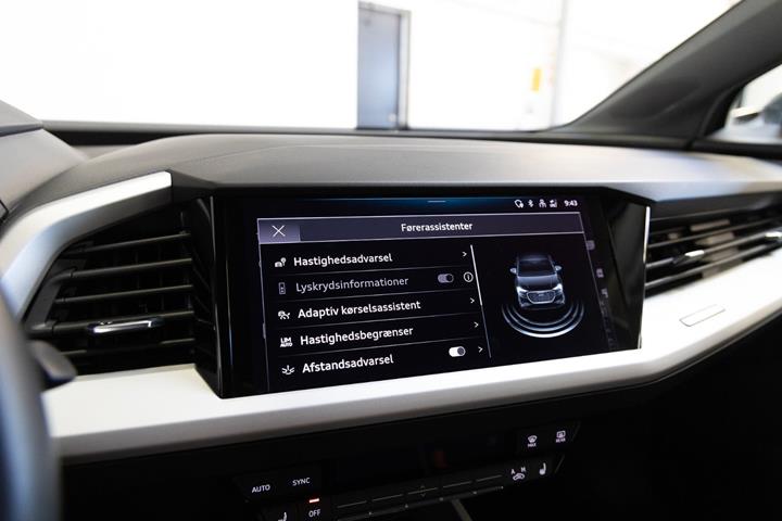 Grå Audi Q4 e-tron fra 2024