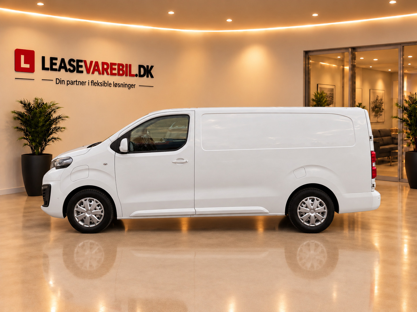 Hvid Peugeot e-Expert fra 2022