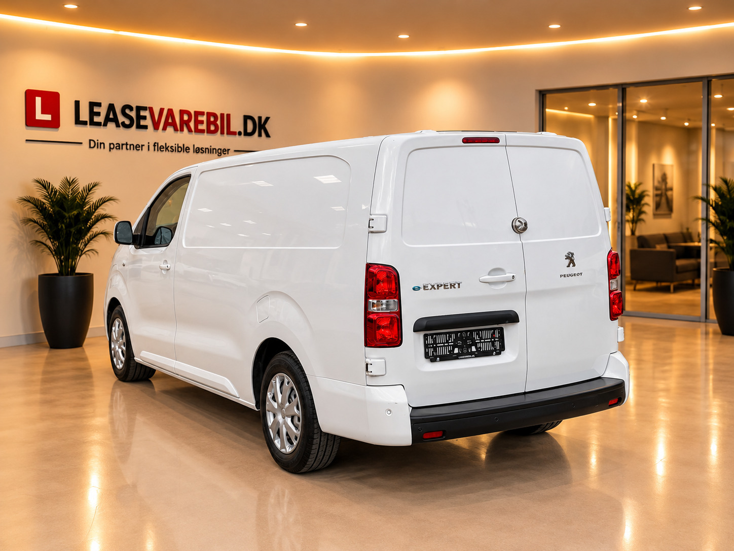 Hvid Peugeot e-Expert fra 2022