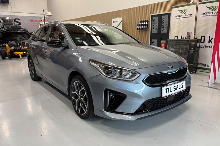 Grå Kia Ceed fra 2020 set udefra