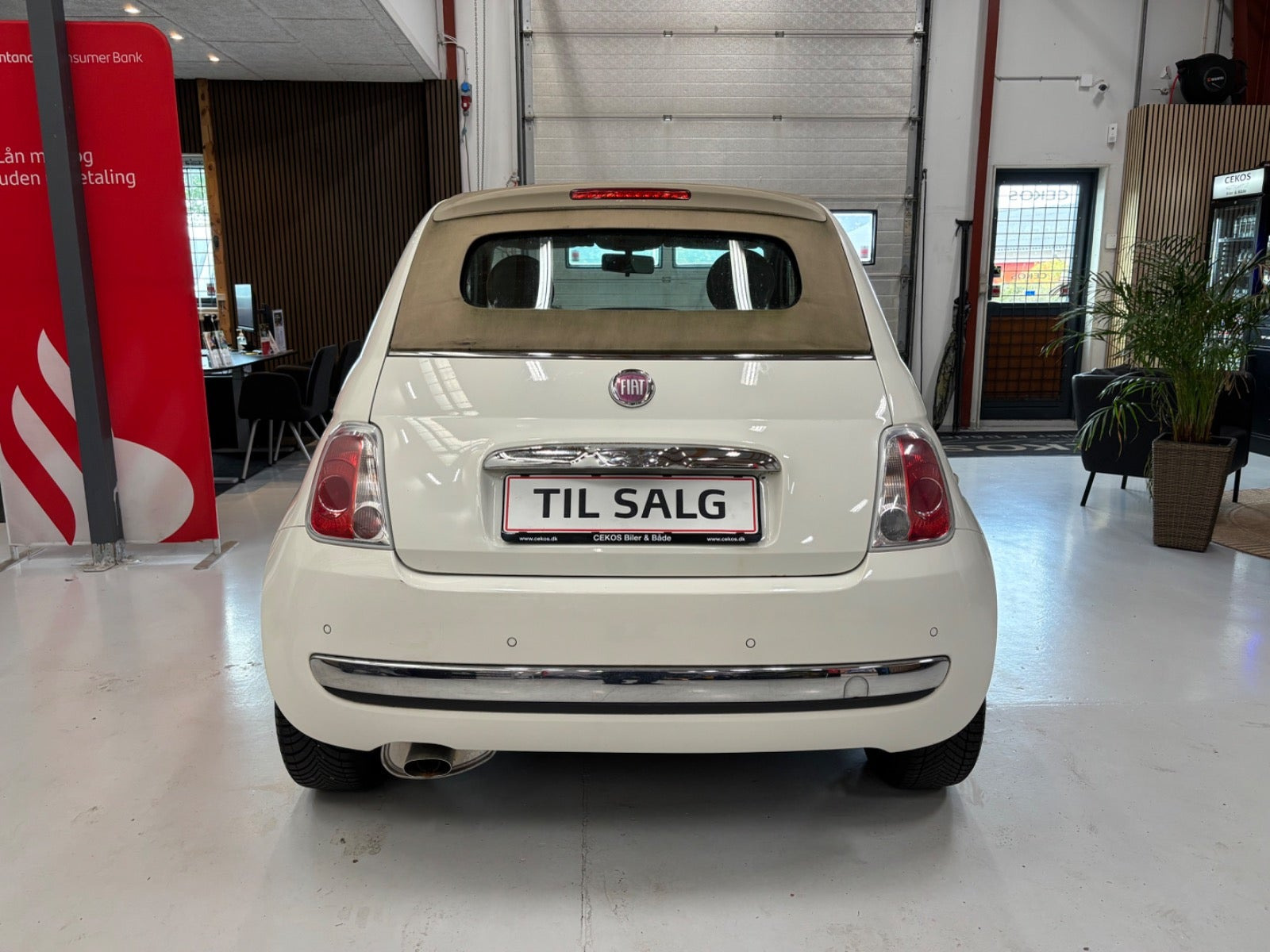 Orange Fiat 500C fra 2010