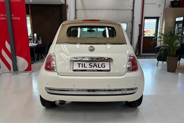 Orange Fiat 500C fra 2010