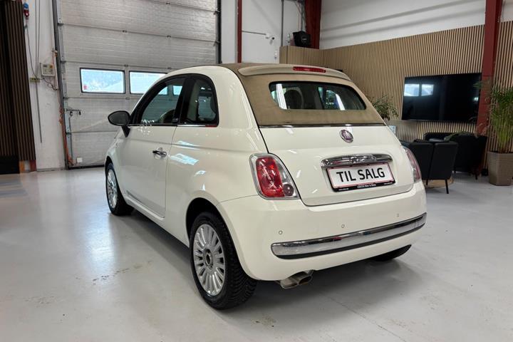 Orange Fiat 500C fra 2010