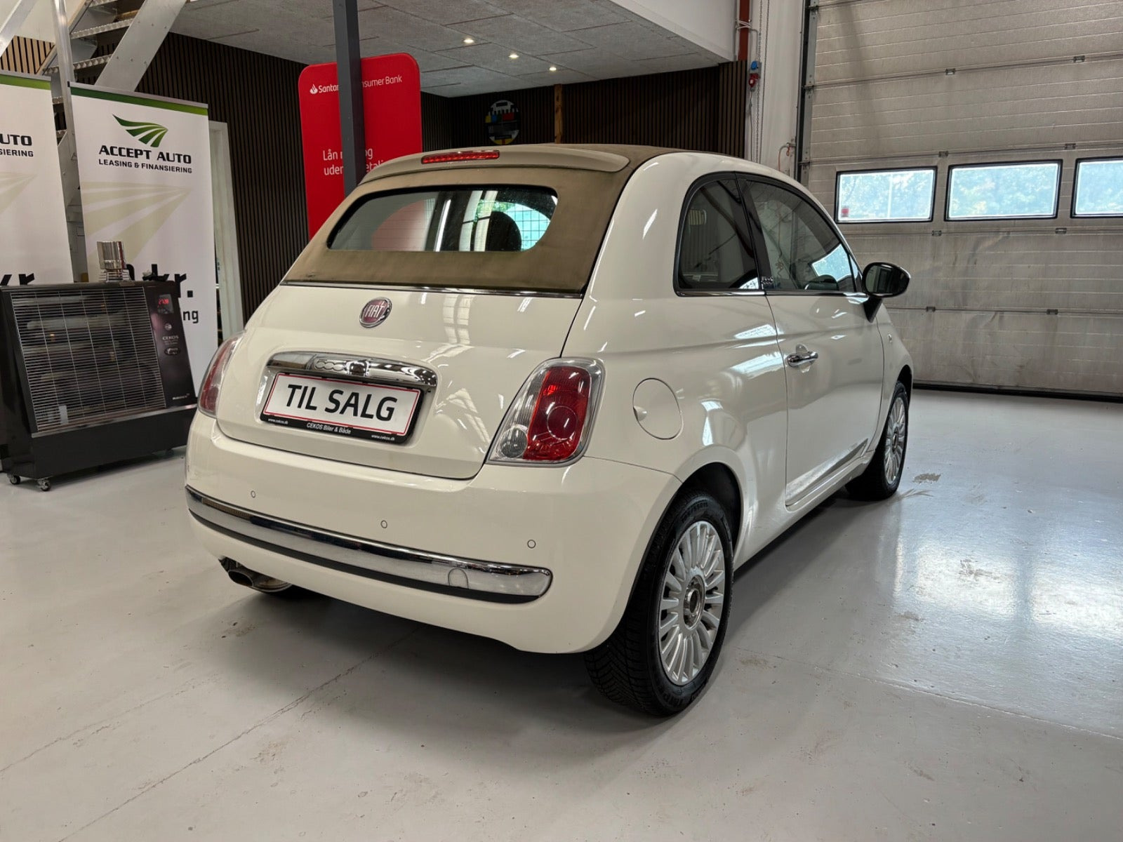 Orange Fiat 500C fra 2010