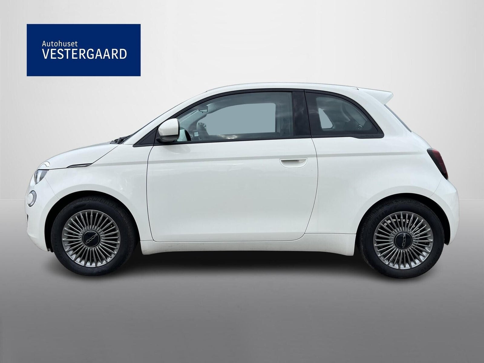 Hvid Fiat 500e fra 2024
