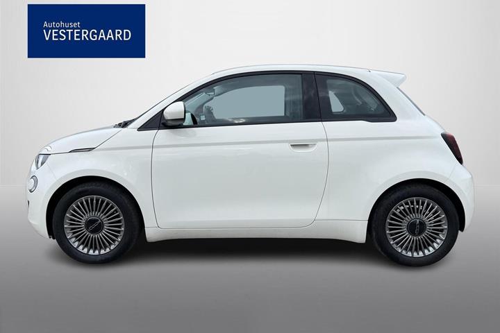 Hvid Fiat 500e fra 2024