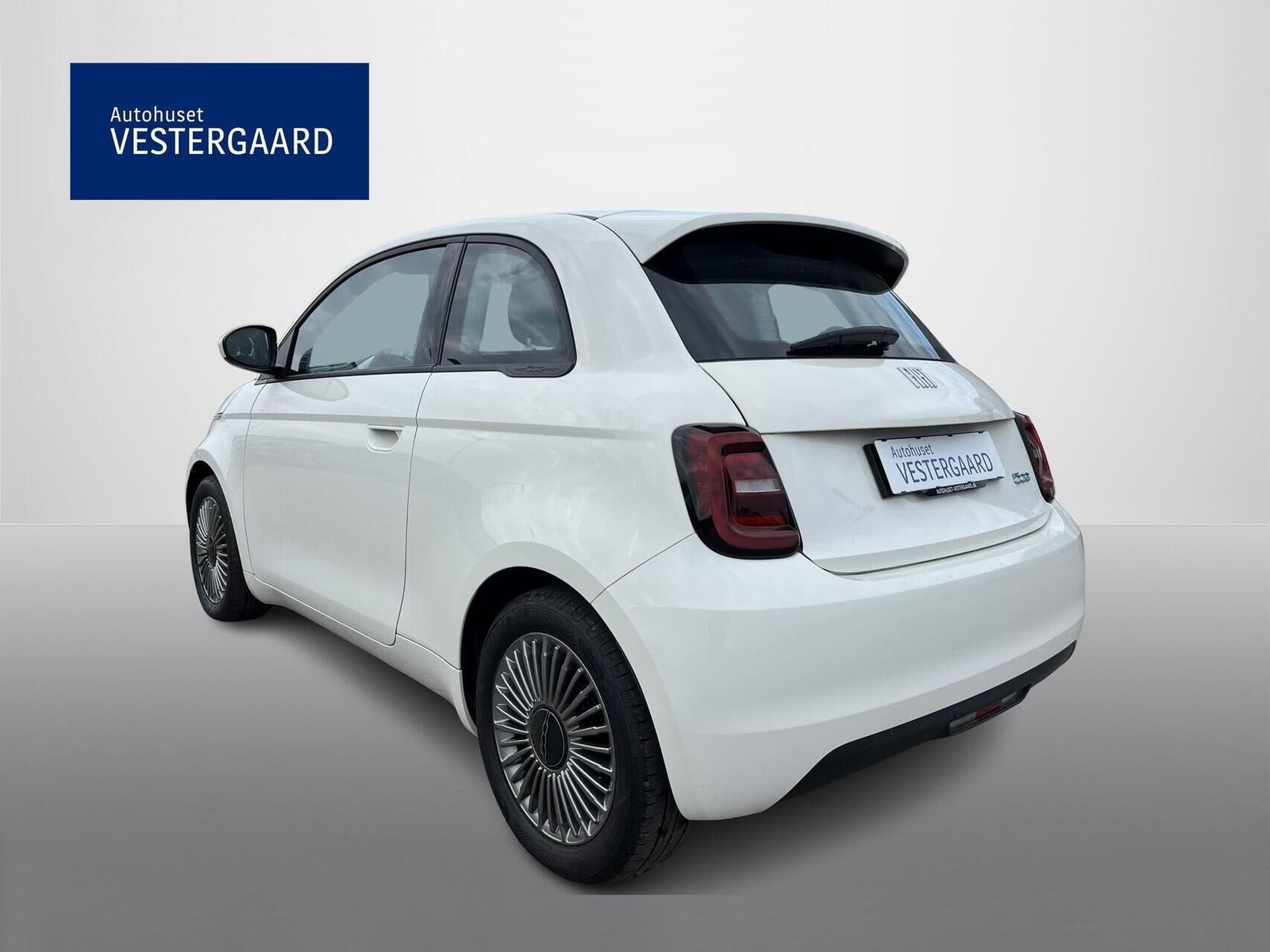 Hvid Fiat 500e fra 2024