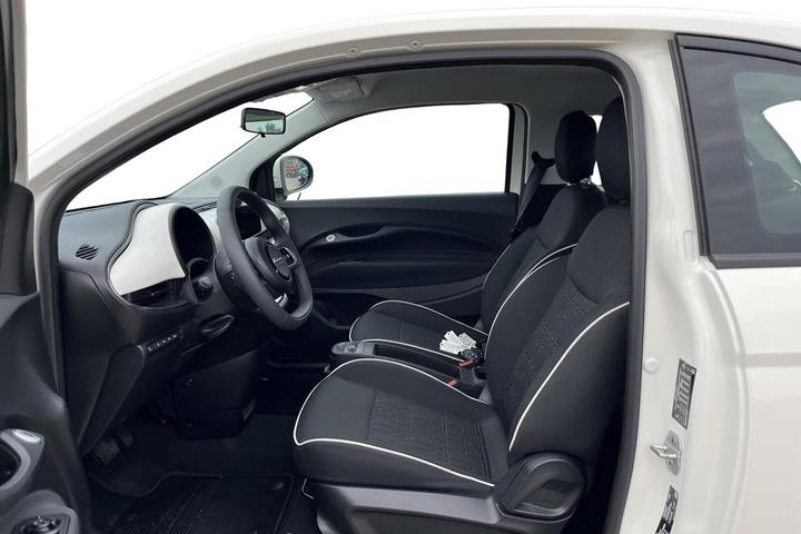 Hvid Fiat 500e fra 2024