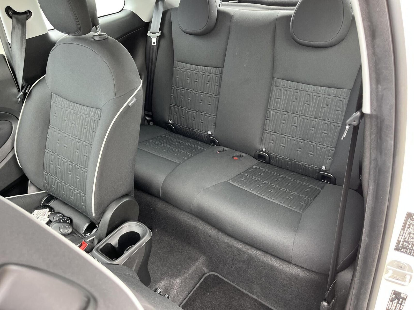 Hvid Fiat 500e fra 2024