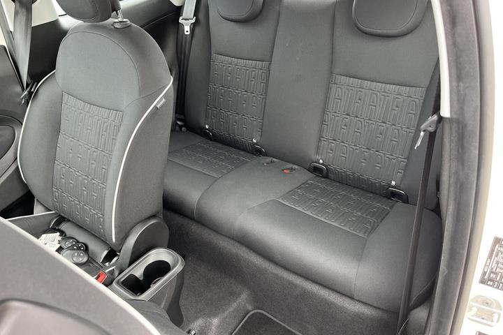 Hvid Fiat 500e fra 2024