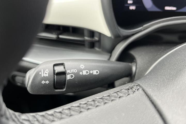 Hvid Fiat 500e fra 2024
