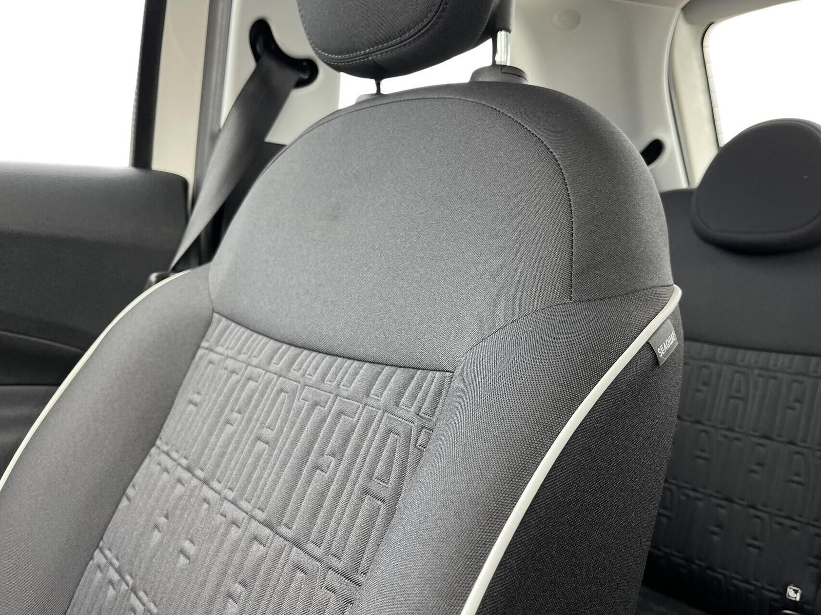 Hvid Fiat 500e fra 2024