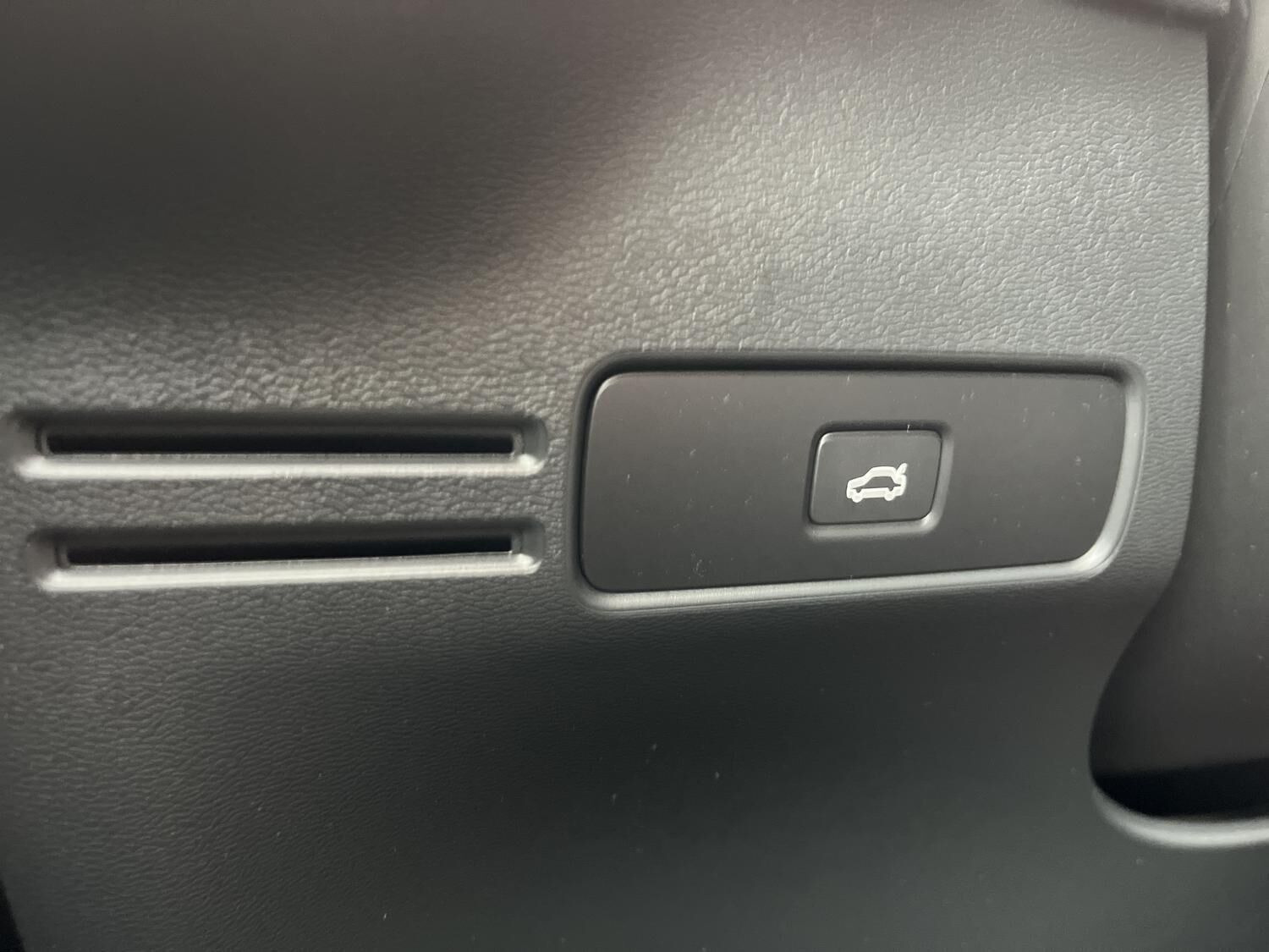 Sort Volvo C40 fra 2023