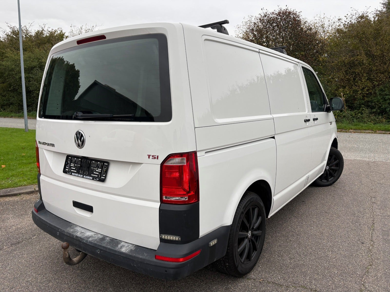 Hvid VW Transporter fra 2017
