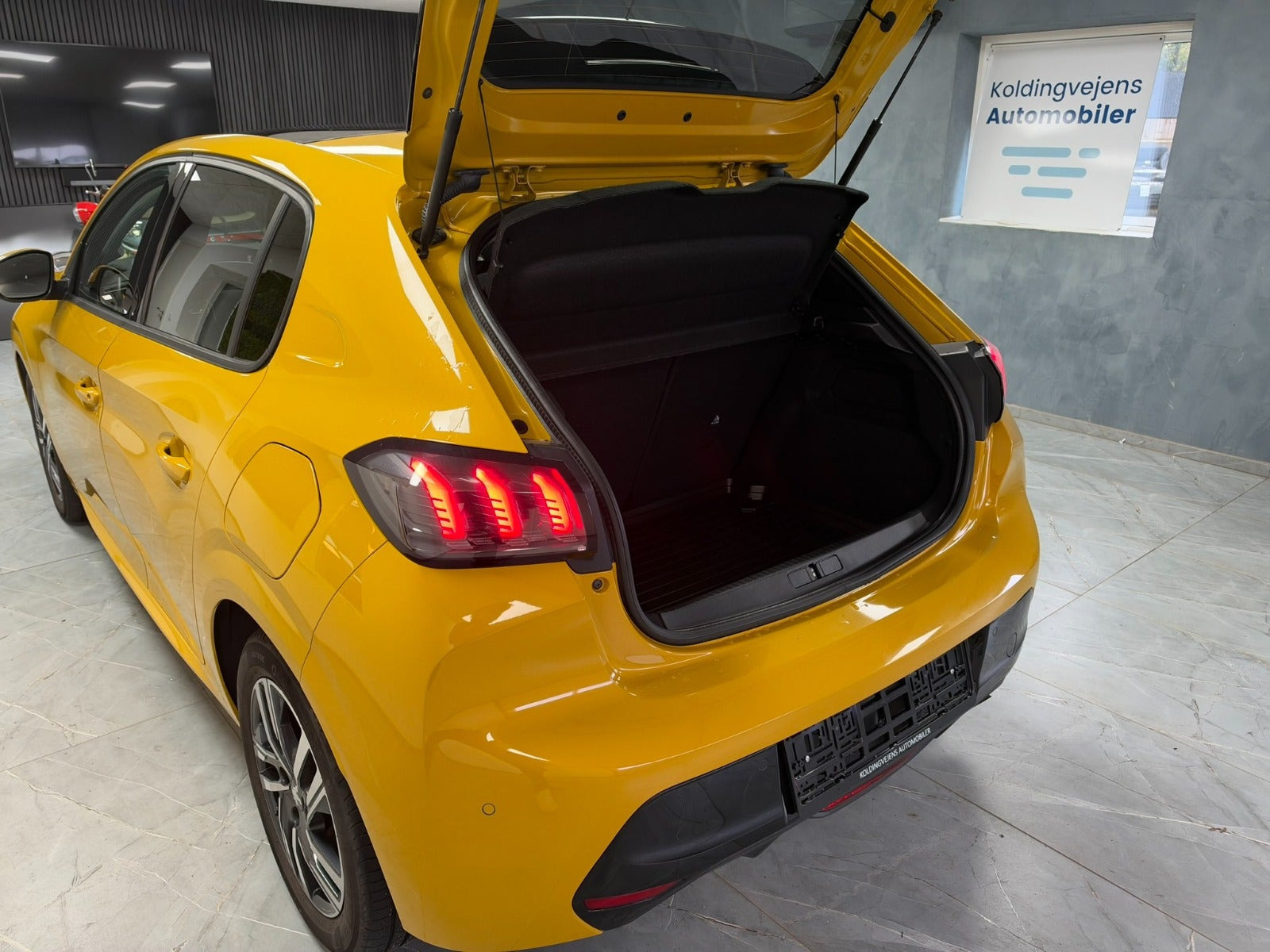 undefined Peugeot 208 fra 2020
