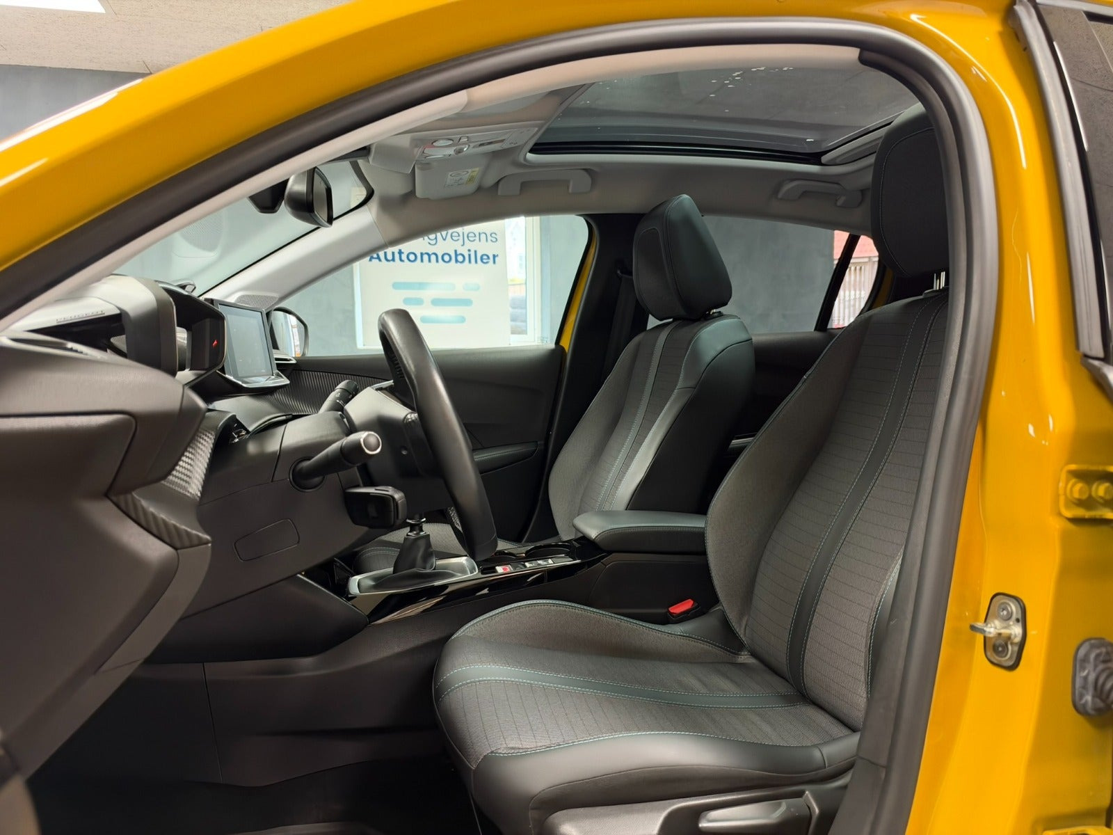 undefined Peugeot 208 fra 2020