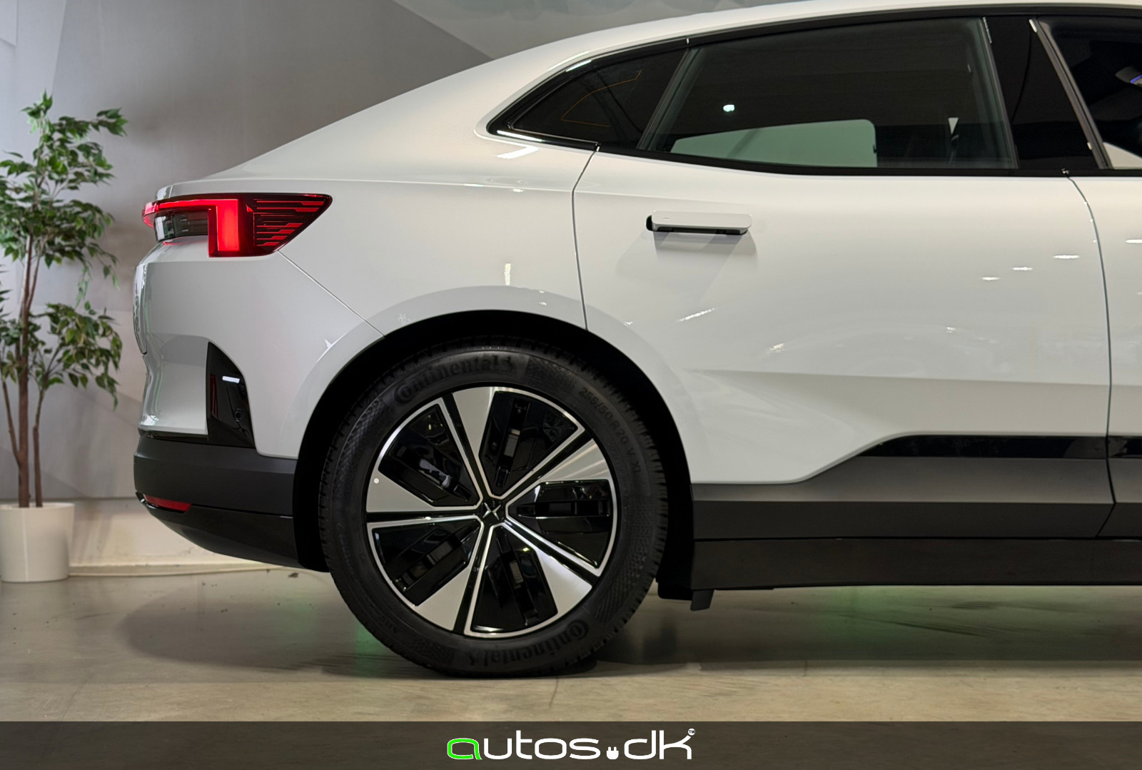 Hvid Polestar 4 fra 2026