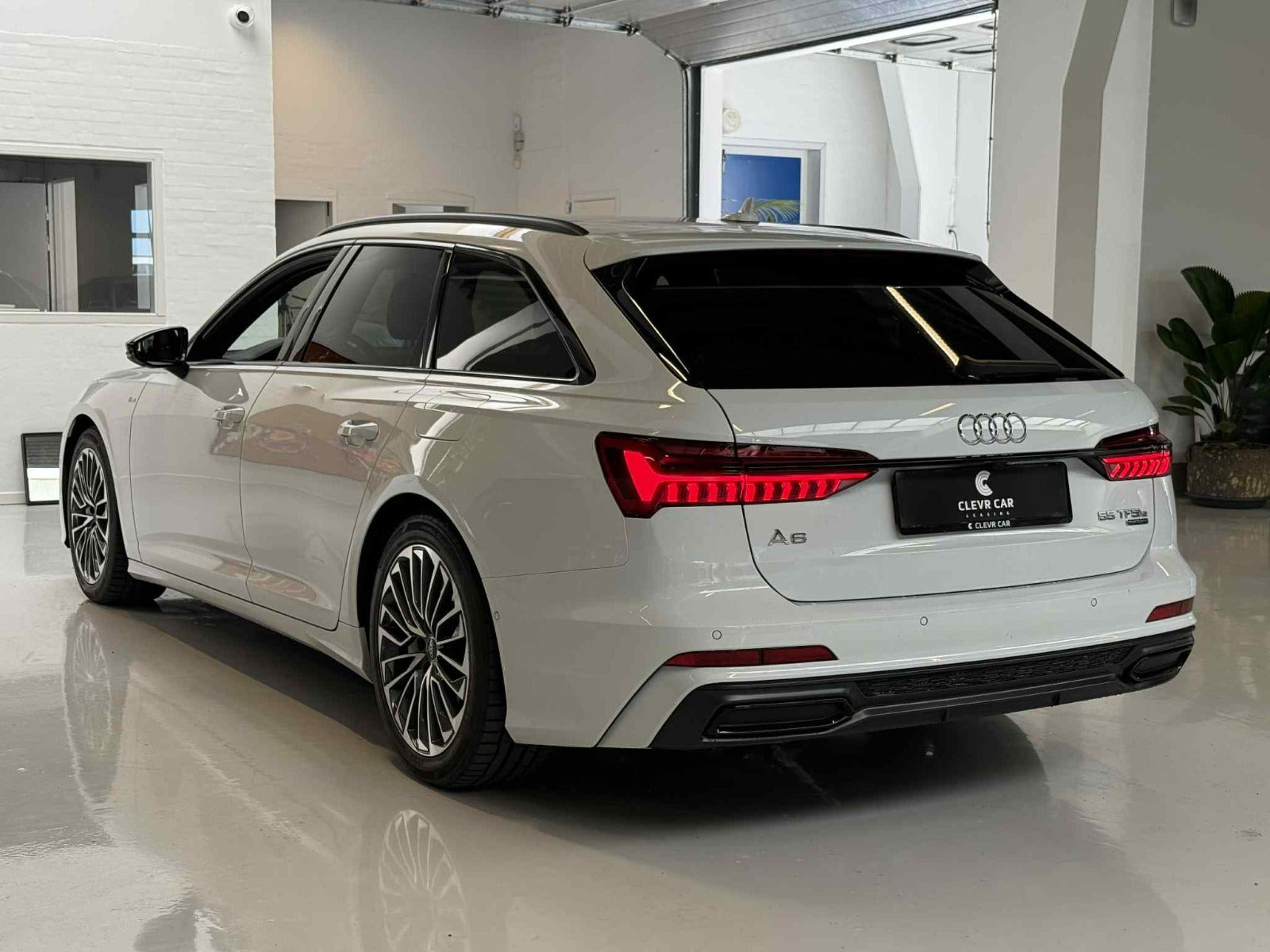Hvid Audi A6 fra 2023