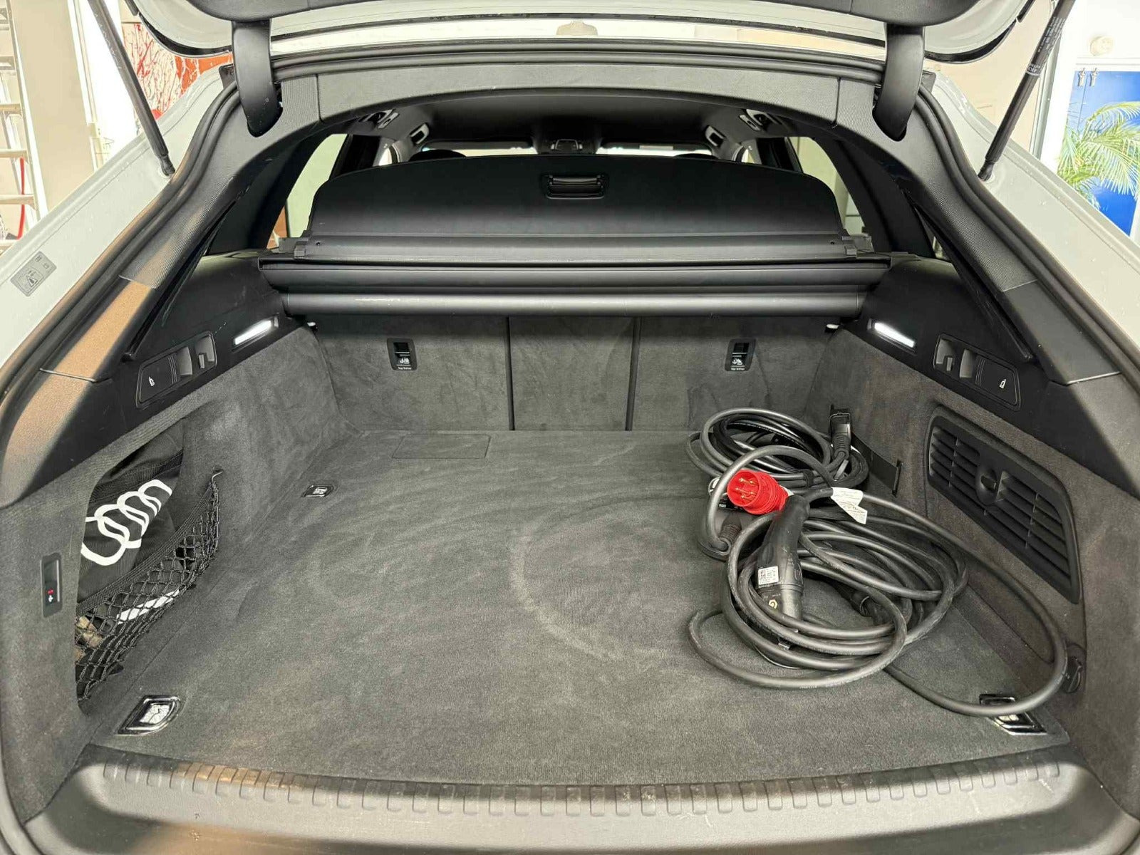 Hvid Audi A6 fra 2023