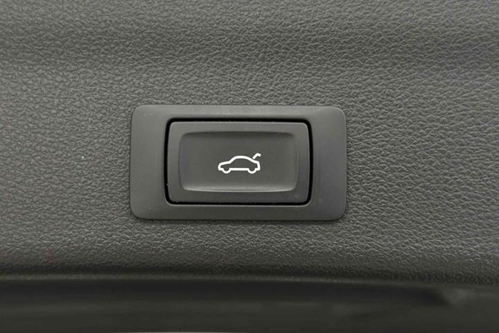 Hvid Audi A6 fra 2023