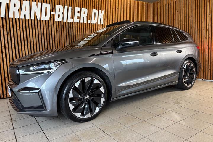 Grå Skoda Enyaq fra 2023